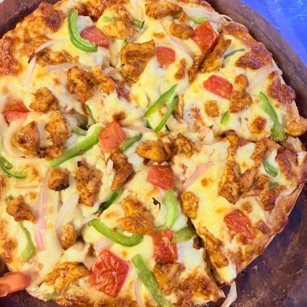TANDOORI CHICKEN PIZZA